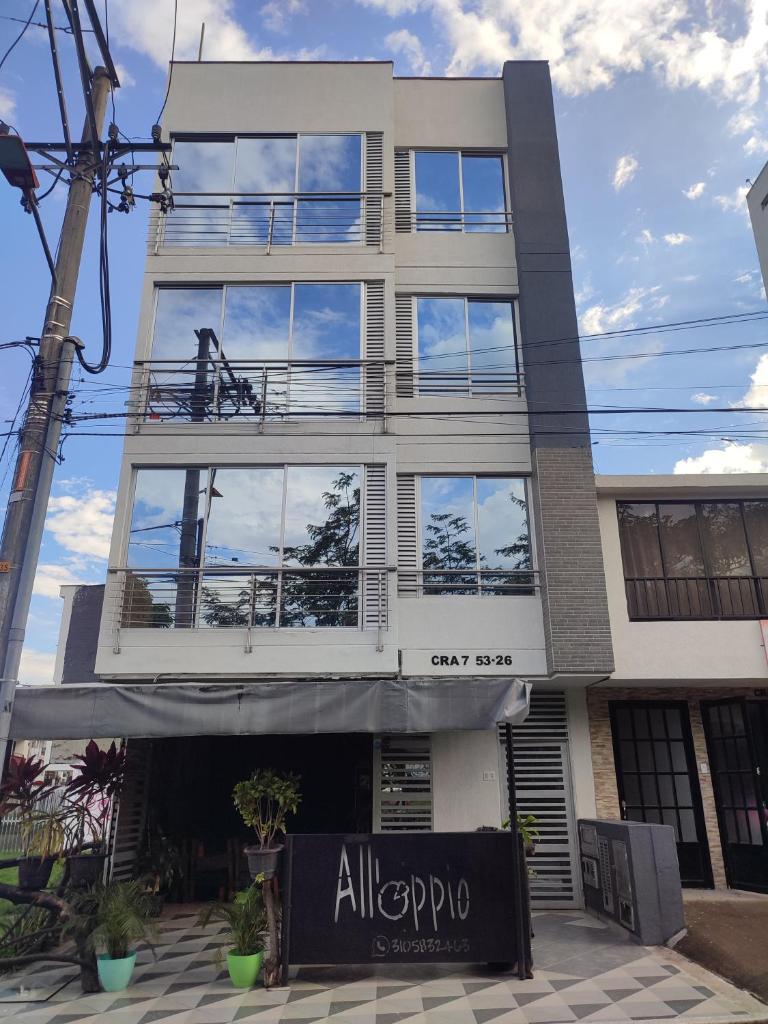 302-Cómodo y moderno apartamento de 2 habitaciones en la mejor zona céntrica de Ibagué photo 1