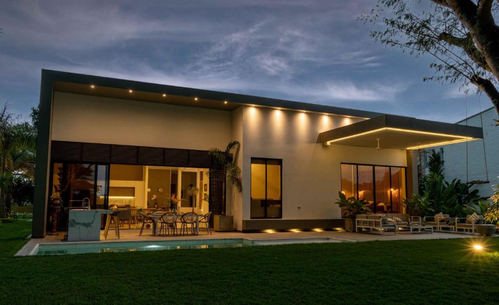 Casa con Lago y Campo de Golf