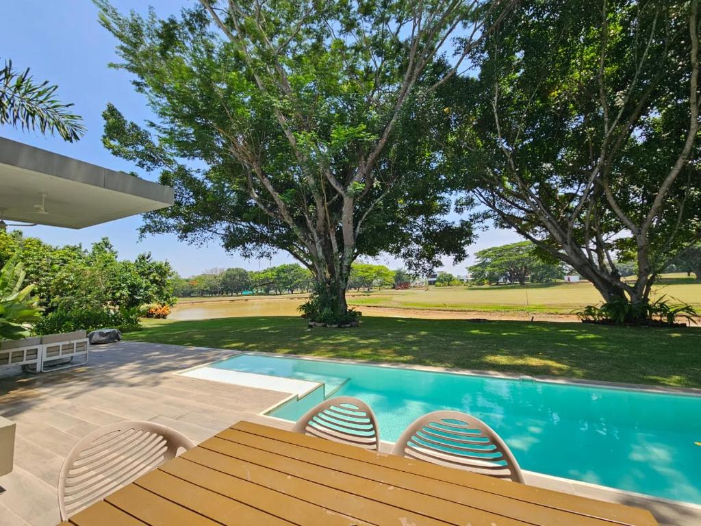 Casa con Lago y Campo de Golf photo 3