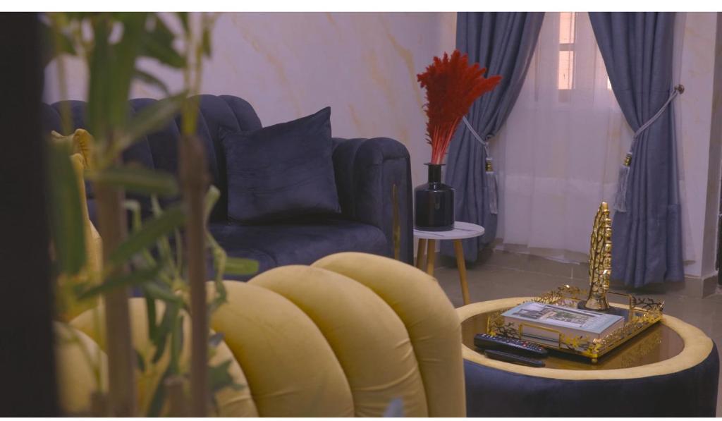 A lovely luxury three bedroom house in a serene environment photo 4
