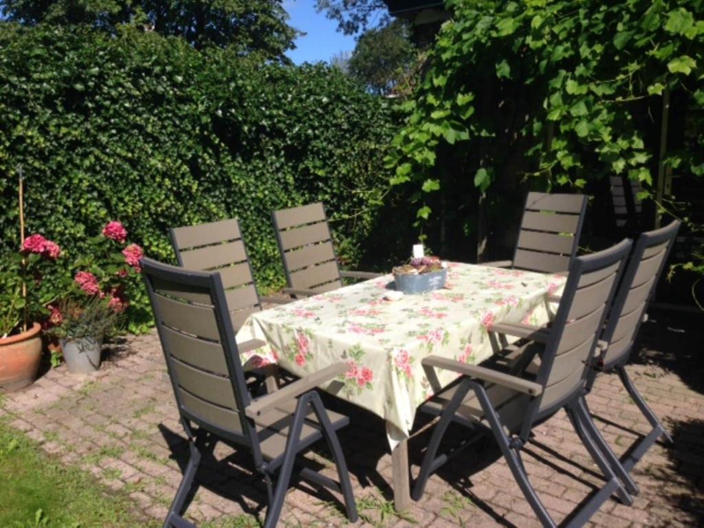 Spacious holiday home close to the sea photo 4