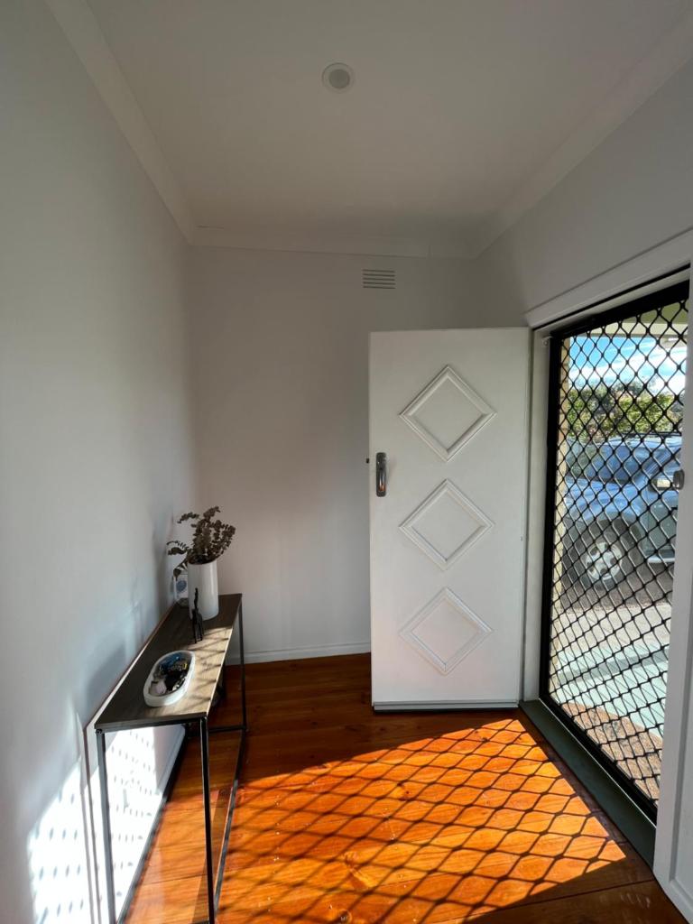 North Central Spacious Charmer - Walk to GV Health photo 2