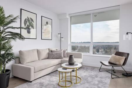 Luxury Oceanfront 1BR condo at Lions Gate photo 1