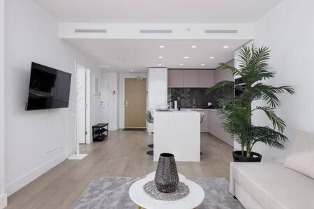 Luxury Oceanfront 1BR condo at Lions Gate photo 4