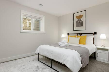 Bright new 1 BR private secondary basement suite photo 4