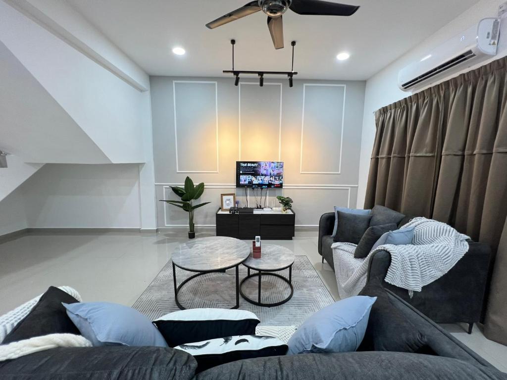 FunkyVila4 14PAX 4BR Near188Tower, ArtStreet, HTTA photo 4