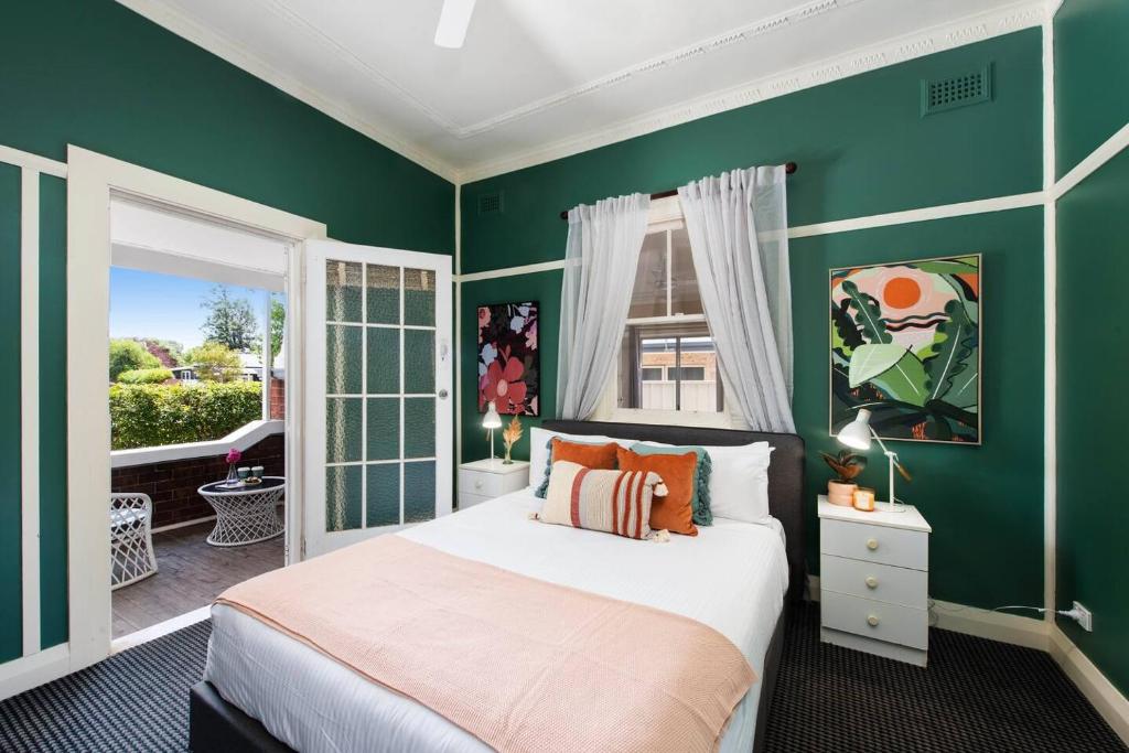 Court House Hideaway - Country Comfort in Town photo 3
