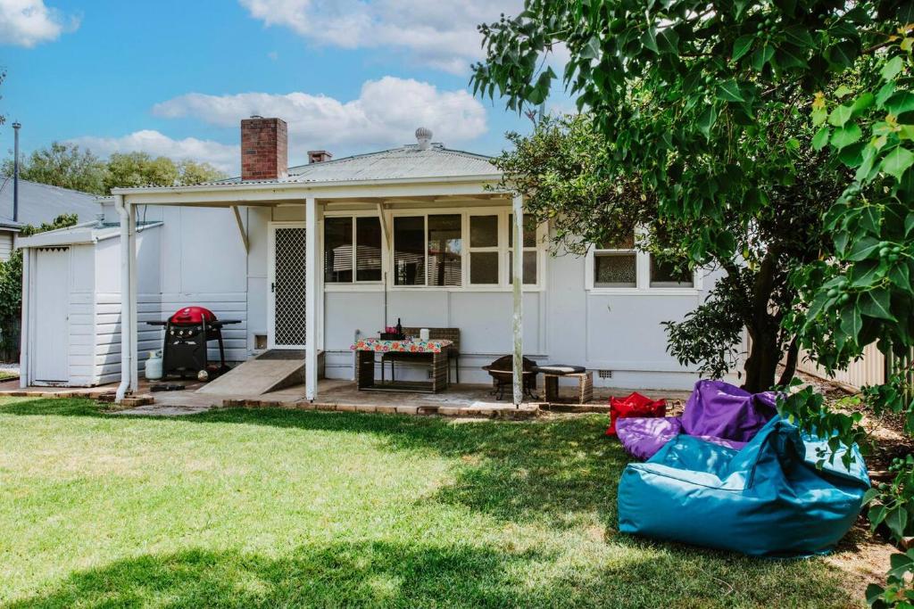 Court House Hideaway - Country Comfort in Town photo 4