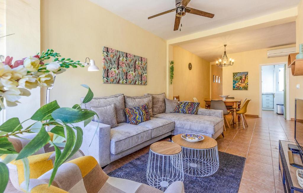 Awesome Apartment In Santiago De La Ribera With Kitchen