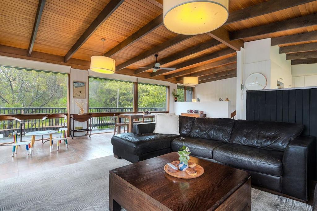 'The Treetop Canopy' A Magnificent Beachside Getaway