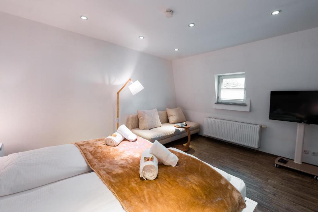 Moderne Stadtwohnung an der Fussgängerzone, Smart TV, Kingsize-Bett, Couch, Küche photo 3