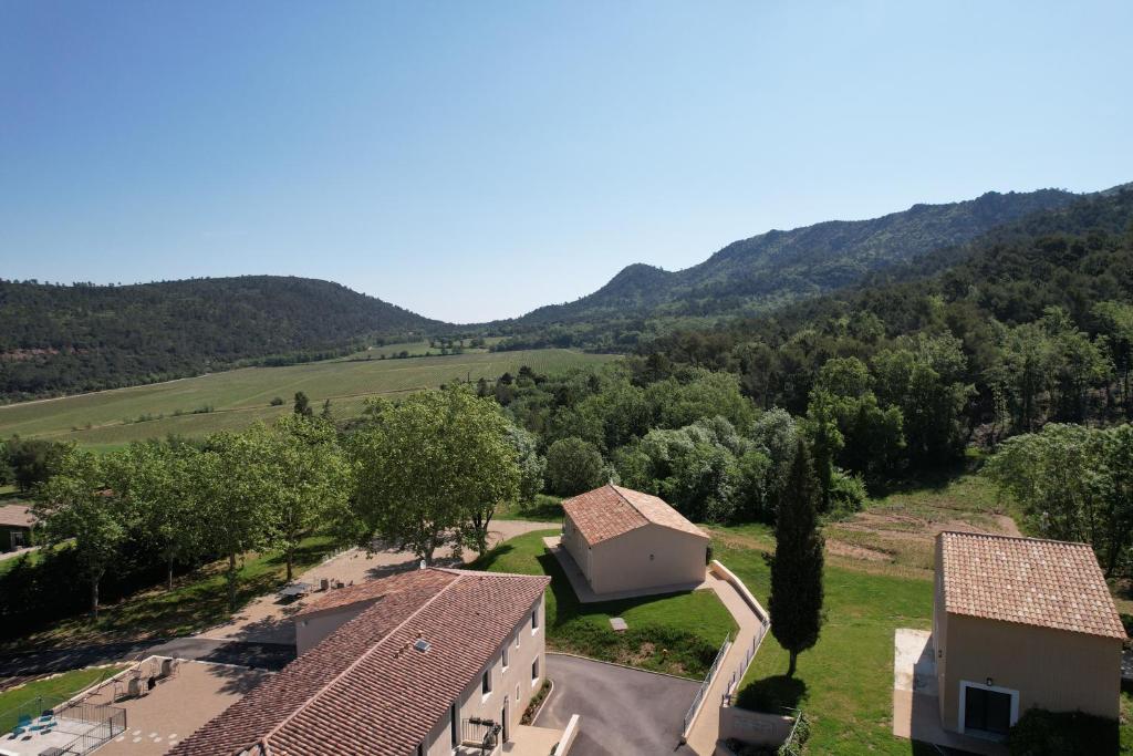 Un joli hameau au coeur du vignoble de l'Escarelle et de la Provence Verte photo 1
