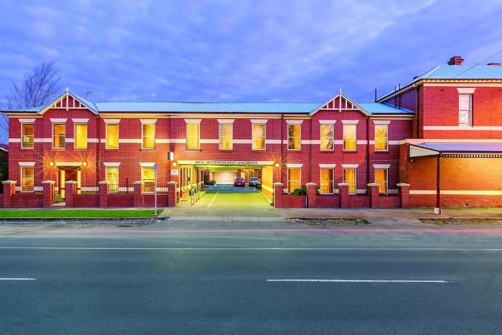 Lake Inn - Ballarat photo 1
