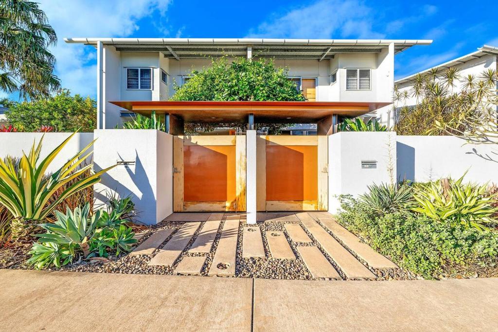 'Seaside Garden' Luxe Living at Sunset Beach photo 3