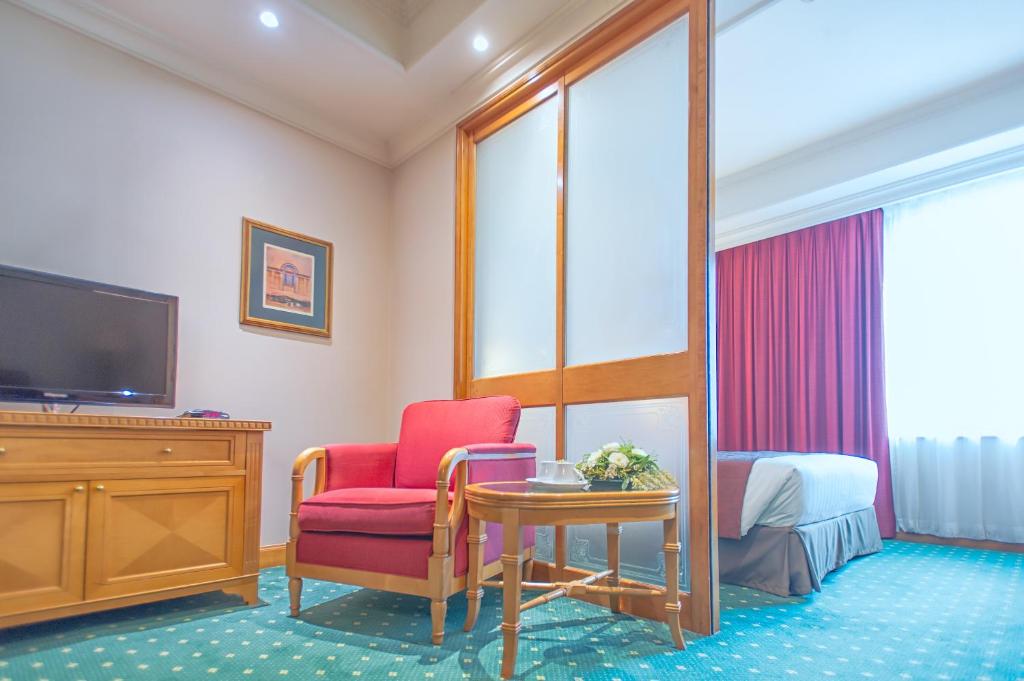 Сьюит (Улучшенный двухместный люкс с 1 кроватью), Best Western Plus Hotel Hong Kong