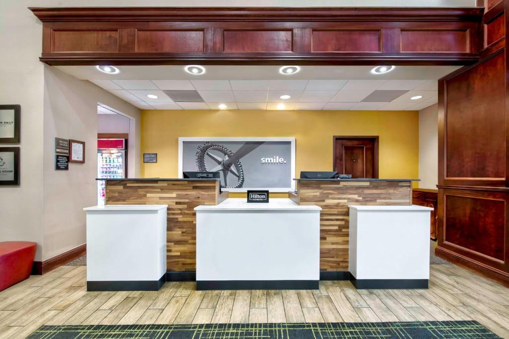 Hampton Inn & Suites Jackson photo 2