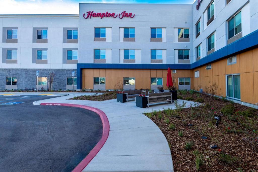 Hampton Inn Selma, Ca image