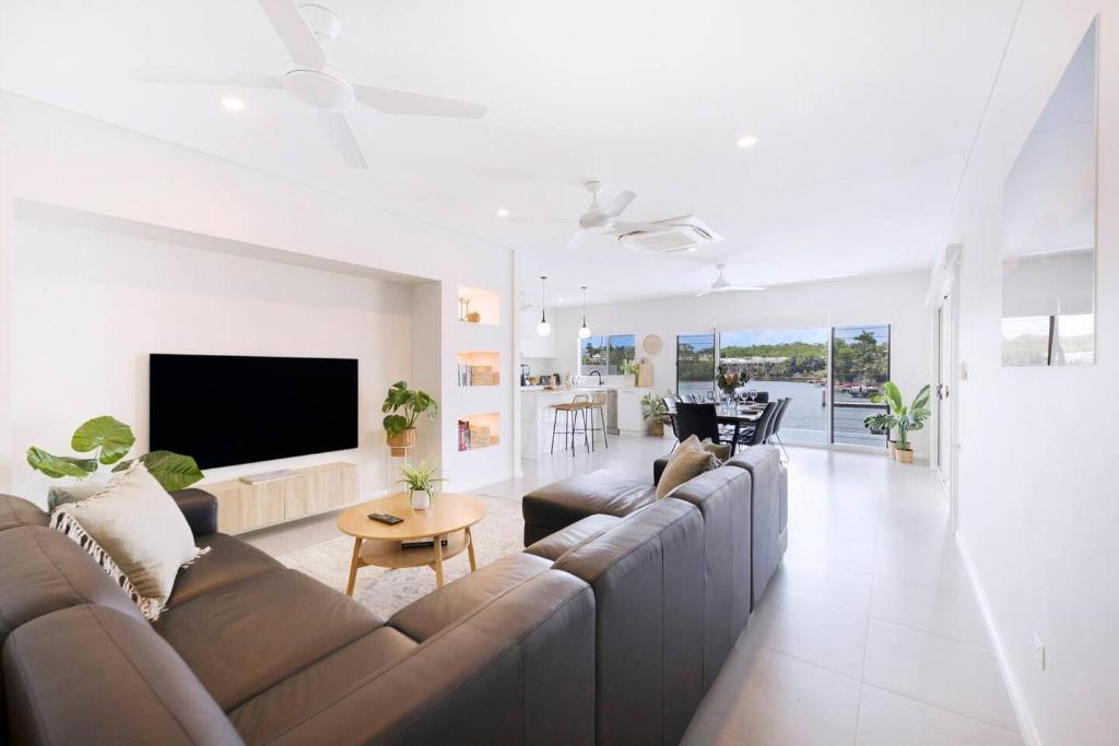 'Infinity's Edge' Darwin Luxury Waterfront Oasis photo 2