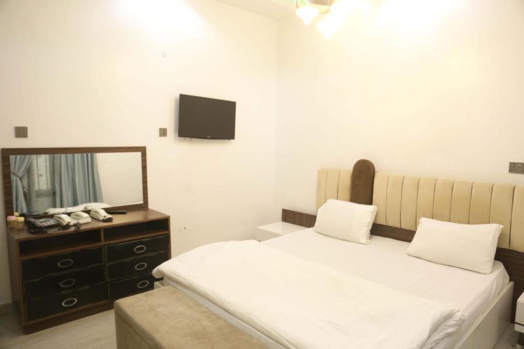 1164 Residence Apartment photo 4