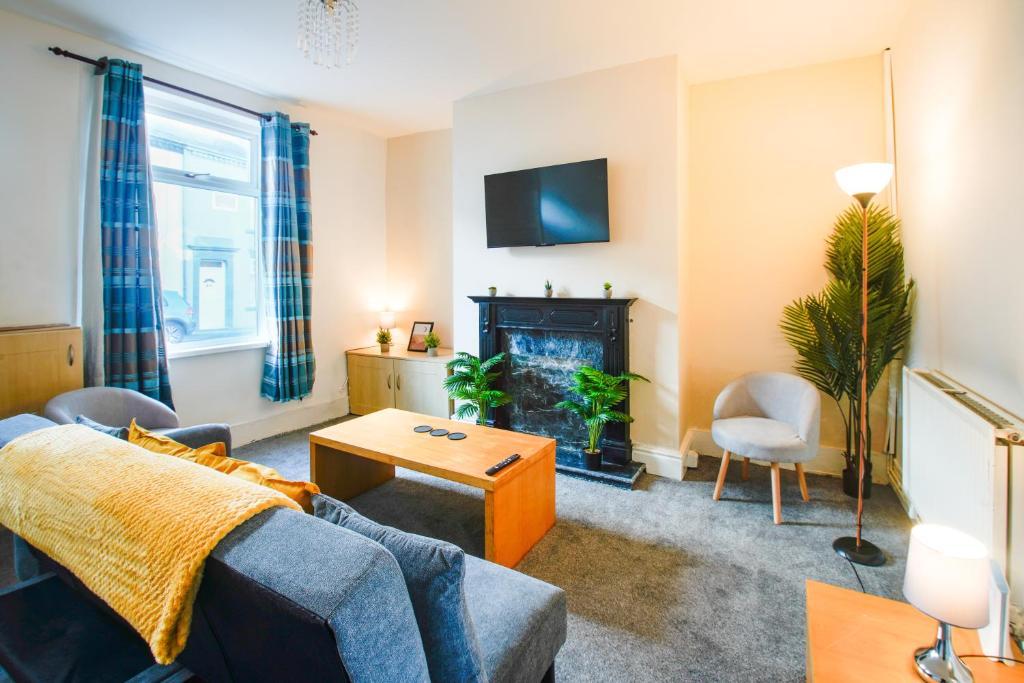 Comfy House for Contractors, Families, Accrington photo 1