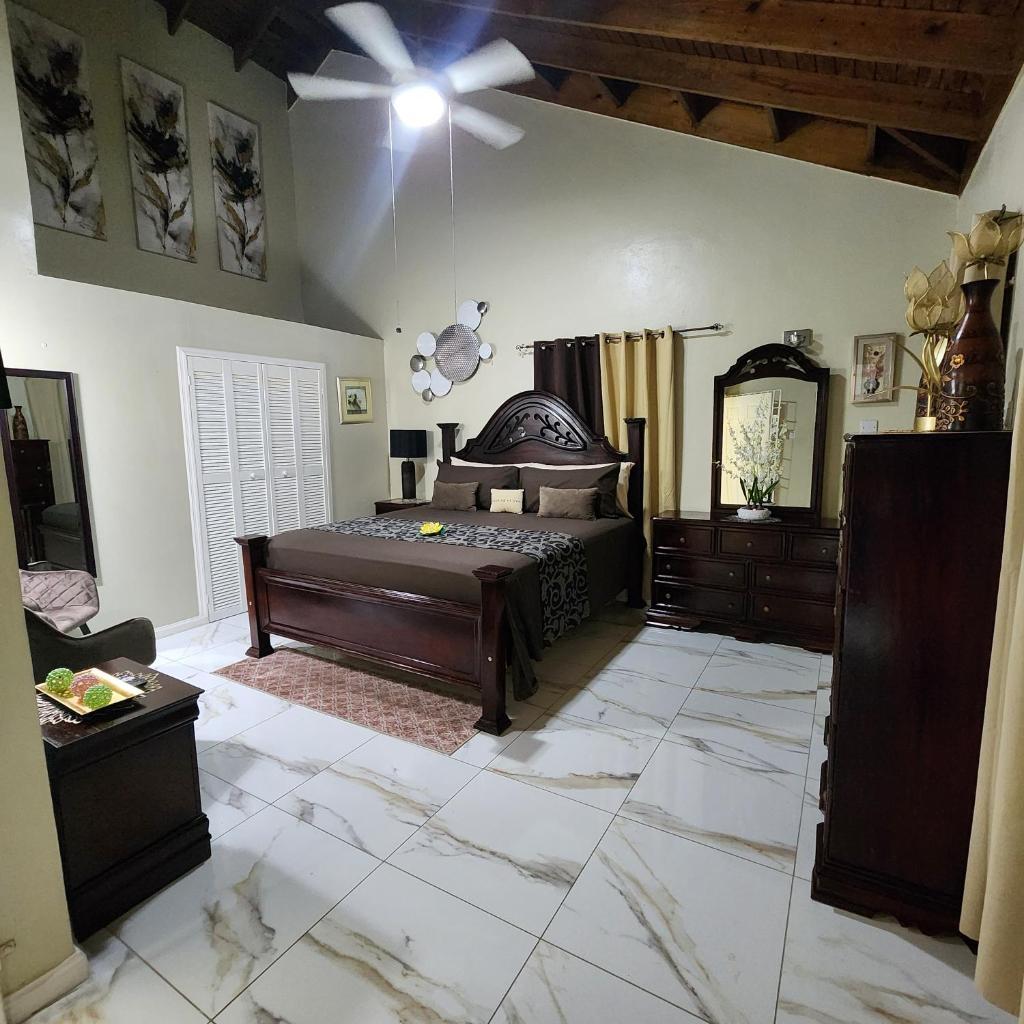 Spacious Luxury 3 Bed Rooms in Kingston photo 4