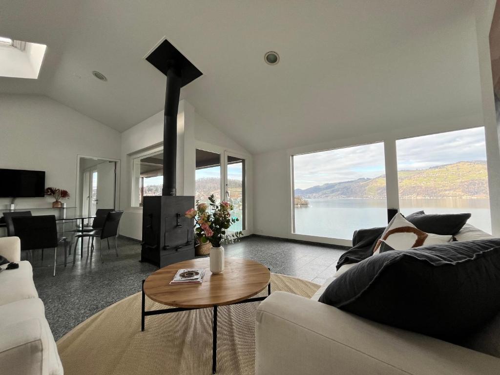 Wohnung mit grossartiger Seesicht und Balkon photo 1