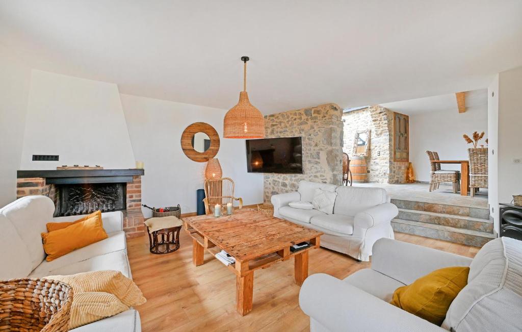 4 Bedroom Nice Home In Cendras photo 2