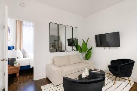 91-2A Stylish 3BR 2Bth with W D image