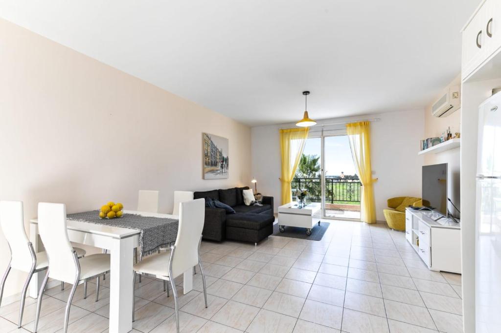 Sunny View - A Stunning Apartment With Private Rooftop photo 4