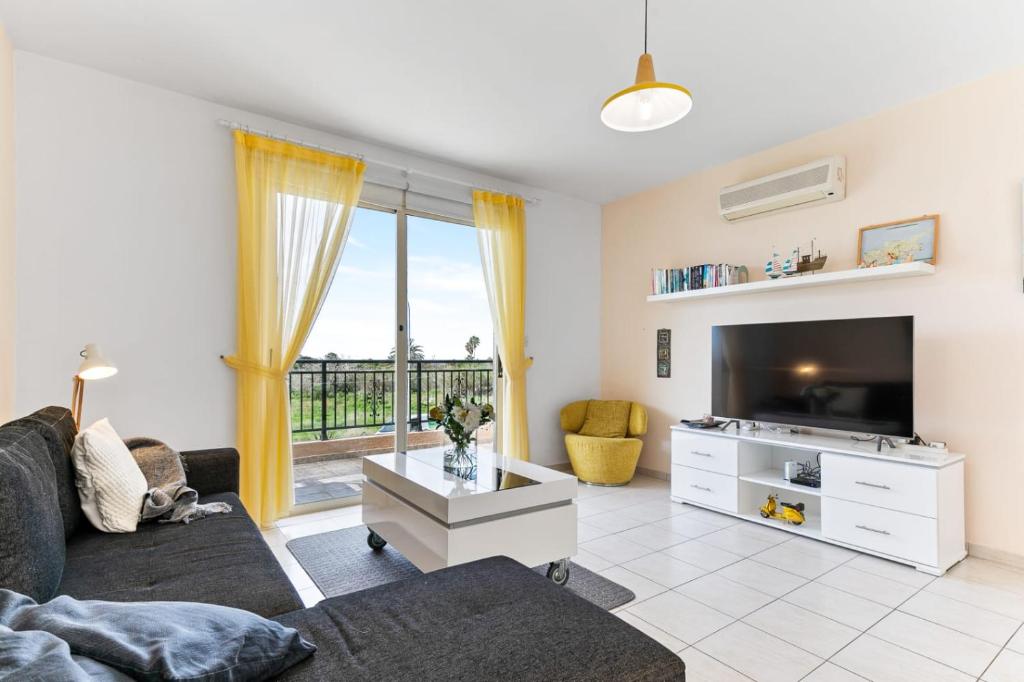 Sunny View - A Stunning Apartment With Private Rooftop photo 3