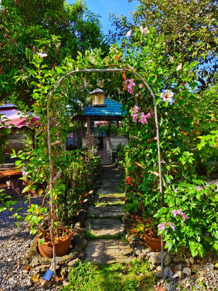 Monte Rio Gardens Bed & Breakfast photo 4
