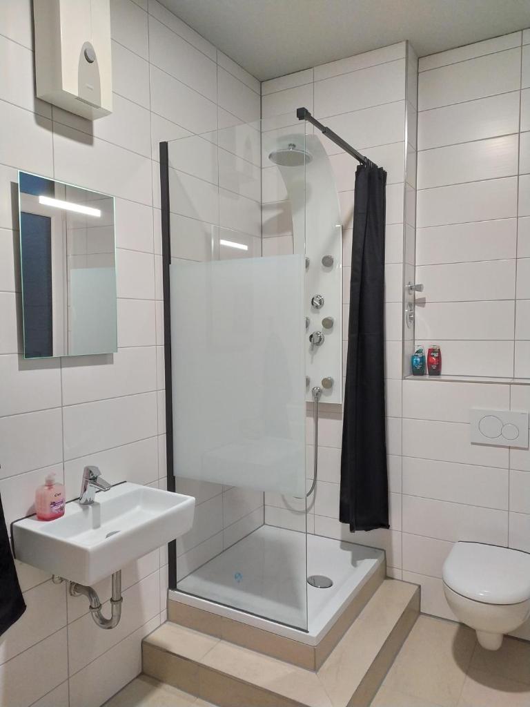 Andris Apartments - FREE Parking - Tap to explore photos