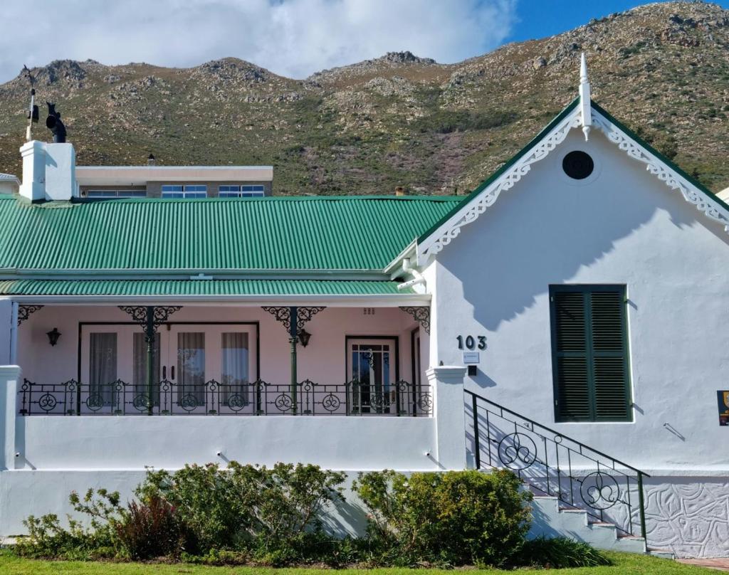 Milkwood Cottage, Beachfront family vacation home, Sleeps 6 photo 3