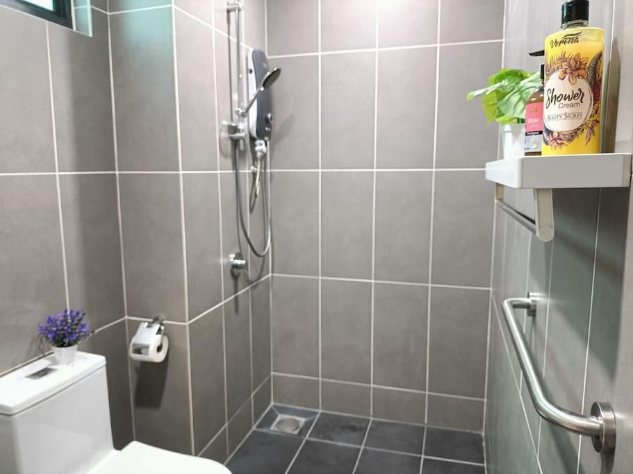 Greenfield Residence @ Sunway 3R2B 3-7 Pax Free 2 Parking Condo photo 3