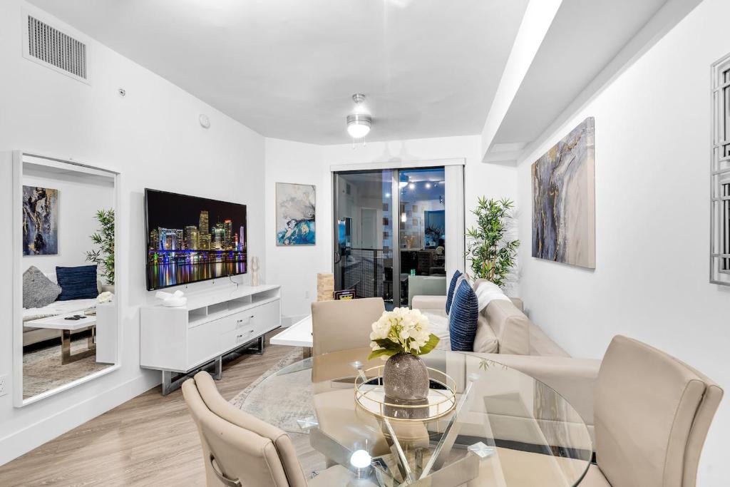 Modern 1 Bed in Downtown Doral With Free Parking image