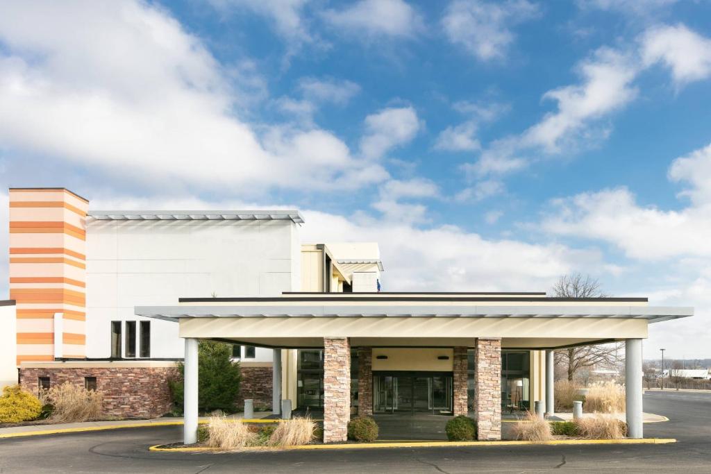 Chester Inn & Suites image