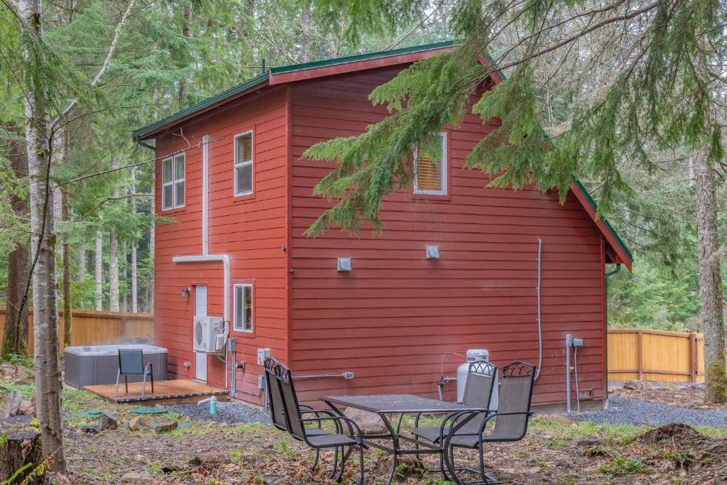 Mt. Rainier Cabin w/hot tub photo 3