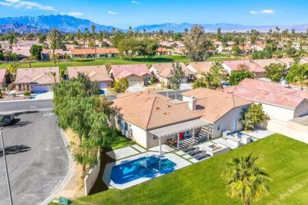 Luxurious Getaway Near Coachella Stagecoach Pool Putting Green Parking Firepit Sleeps 11 photo 2
