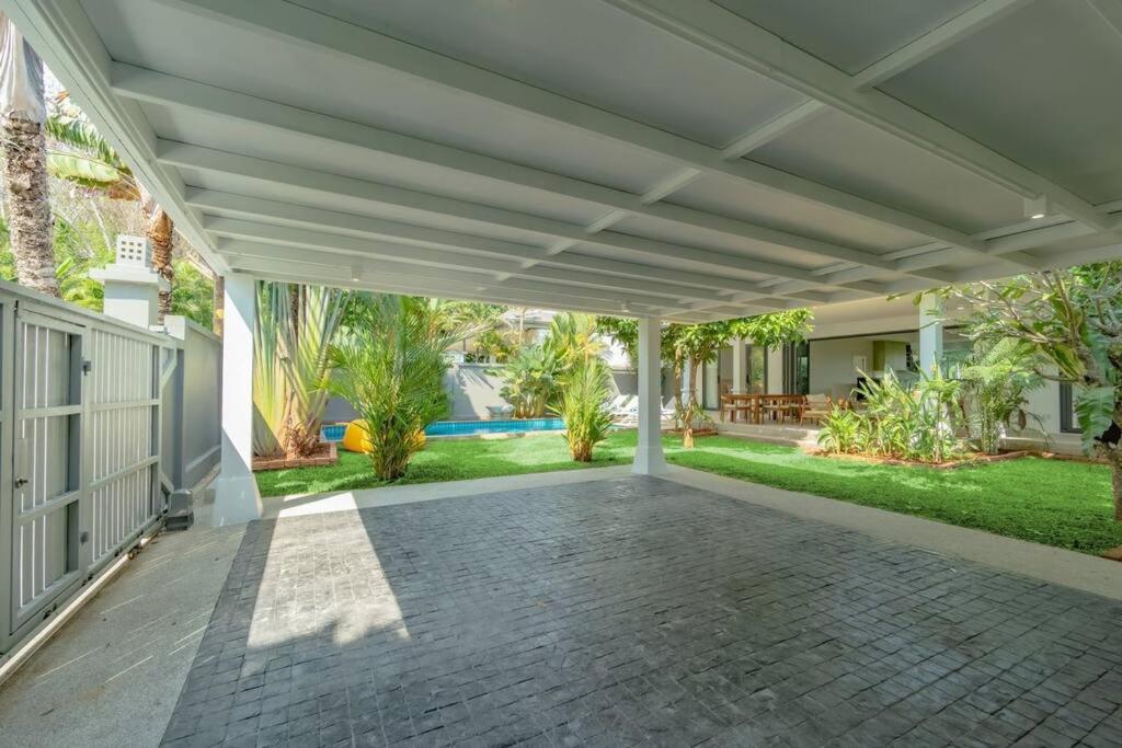 Ray Ray Villa by G Estate Phuket photo 1