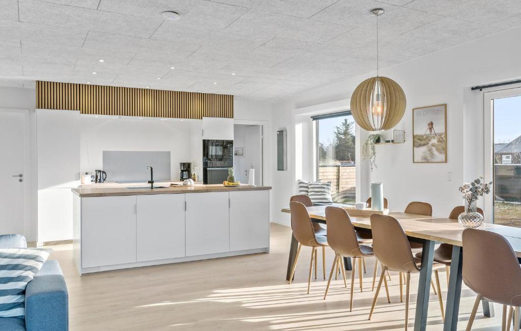 Amazing Home In Blokhus With Sauna photo 4