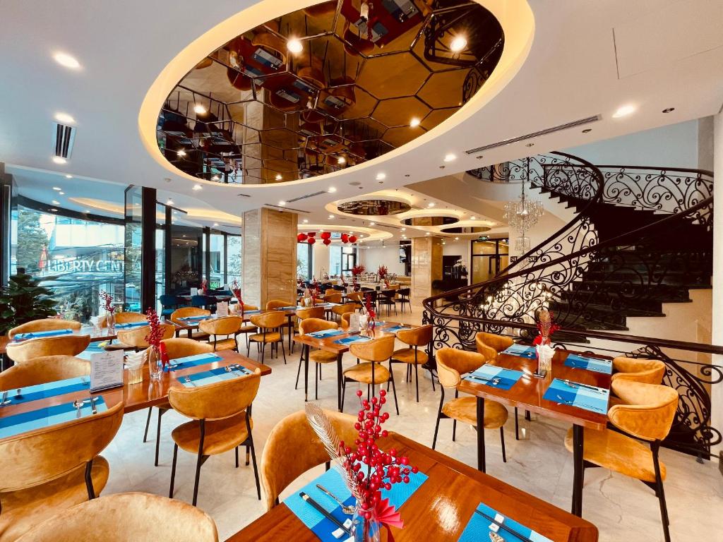 SANDALS ISLAND HOTEL