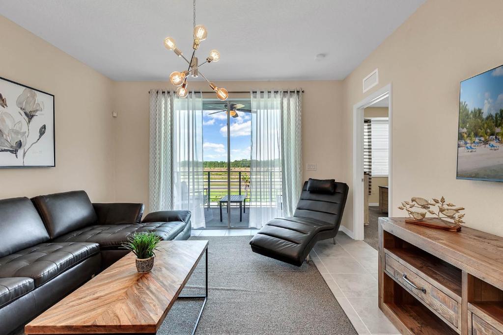 2 Bedrooms - 2 Bathrooms - Storey Lake 4731-304 Ct image