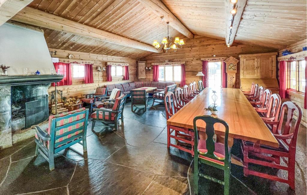 6 Bedroom Cozy Home In Kvam photo 2