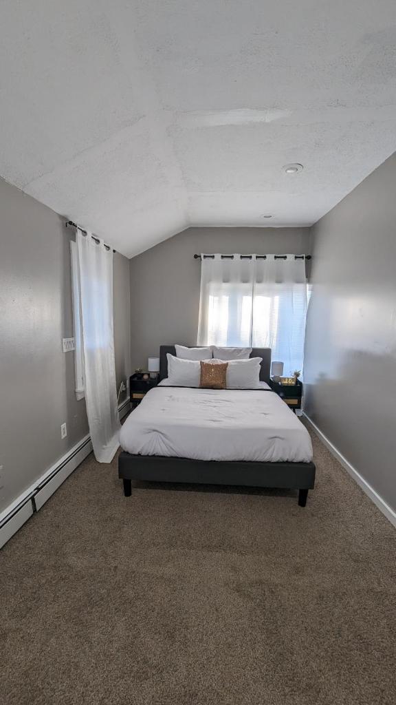 Private, Spacious & Comfy 1 bedroom Entire Suite With Separate Entry & Free Parking image