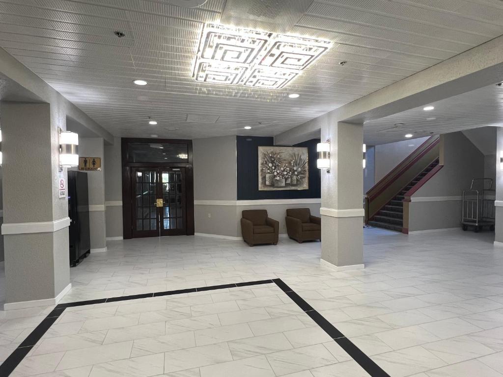 The Lodge Hotel and Banquets photo 2