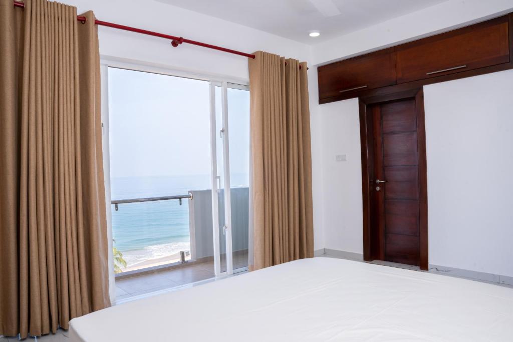 Beachfront Bliss @ Mt.Lavinia photo 3