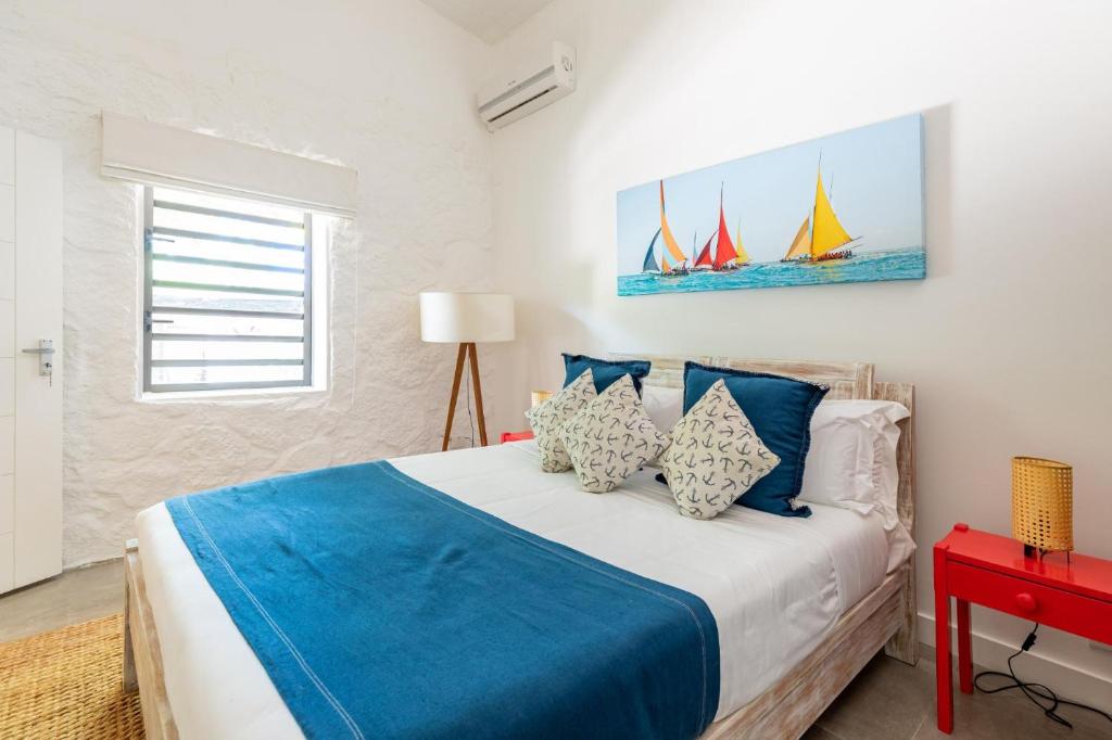Charming 3-Bedroom Villa with Pool in Grand Baie - Tap to explore photos
