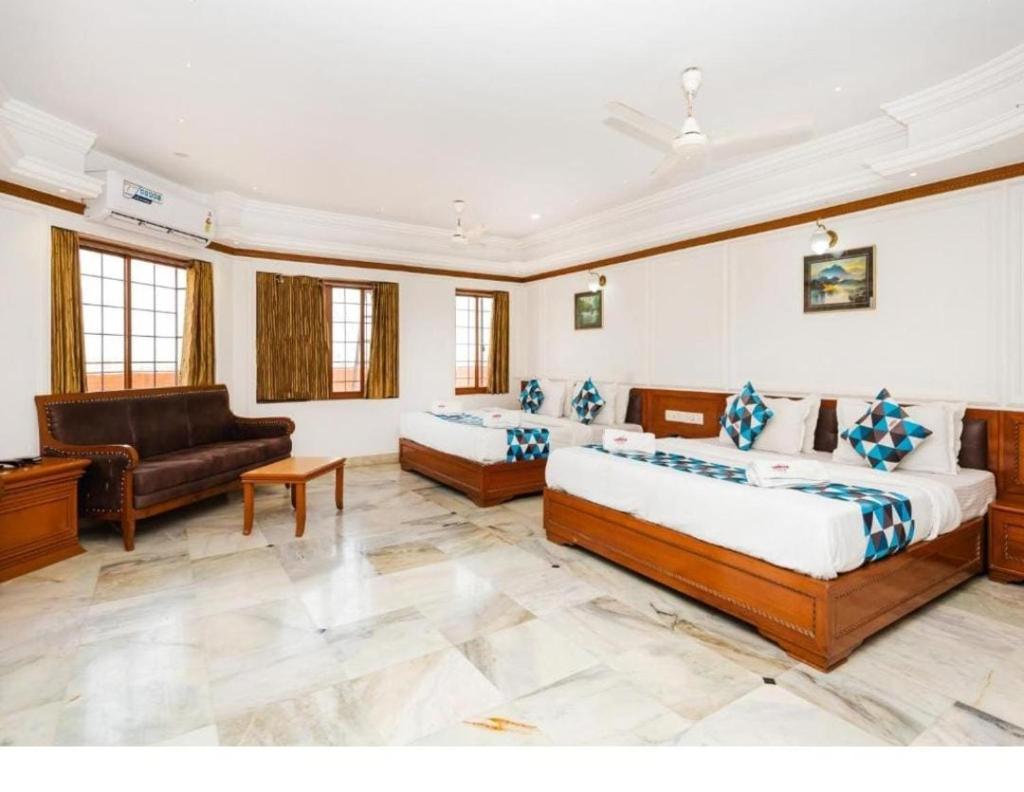 HOTEL GALAXY SURAT photo 4