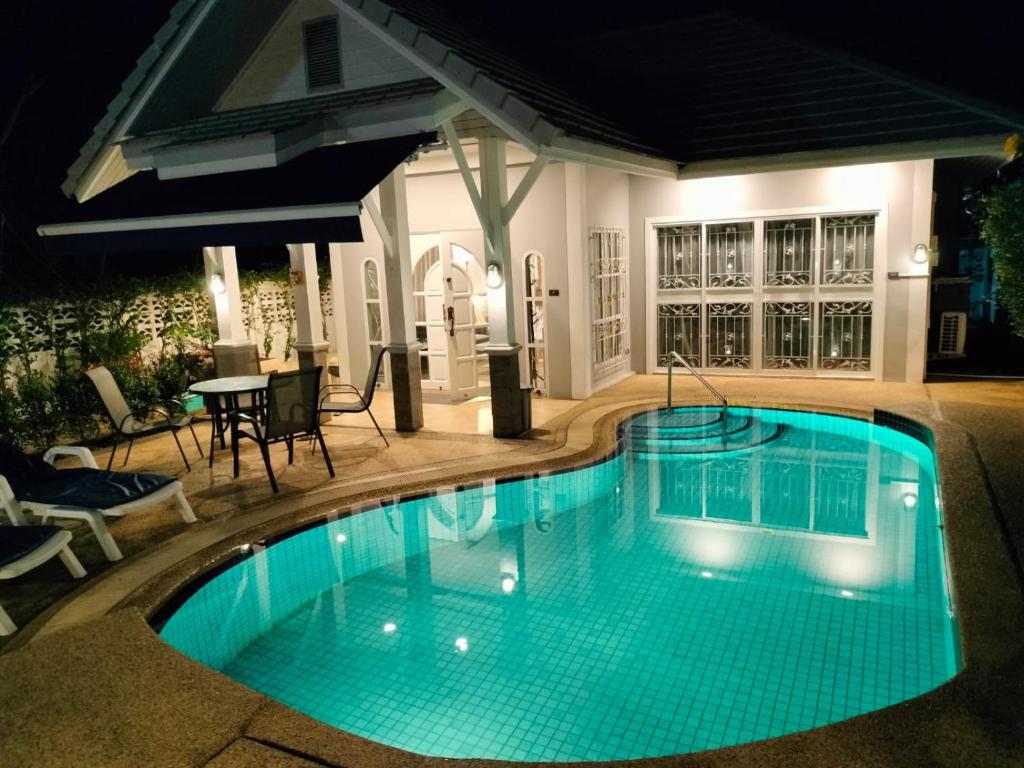 Beautiful Villa with private pool in Cha-Am photo 1
