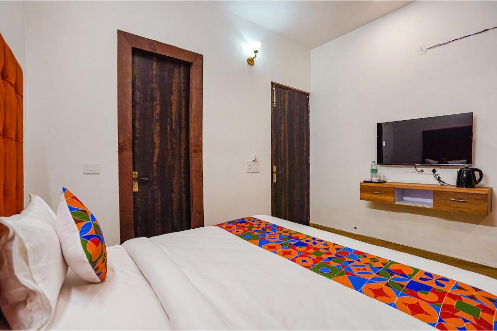 FabHotel Saffron Inn photo 3